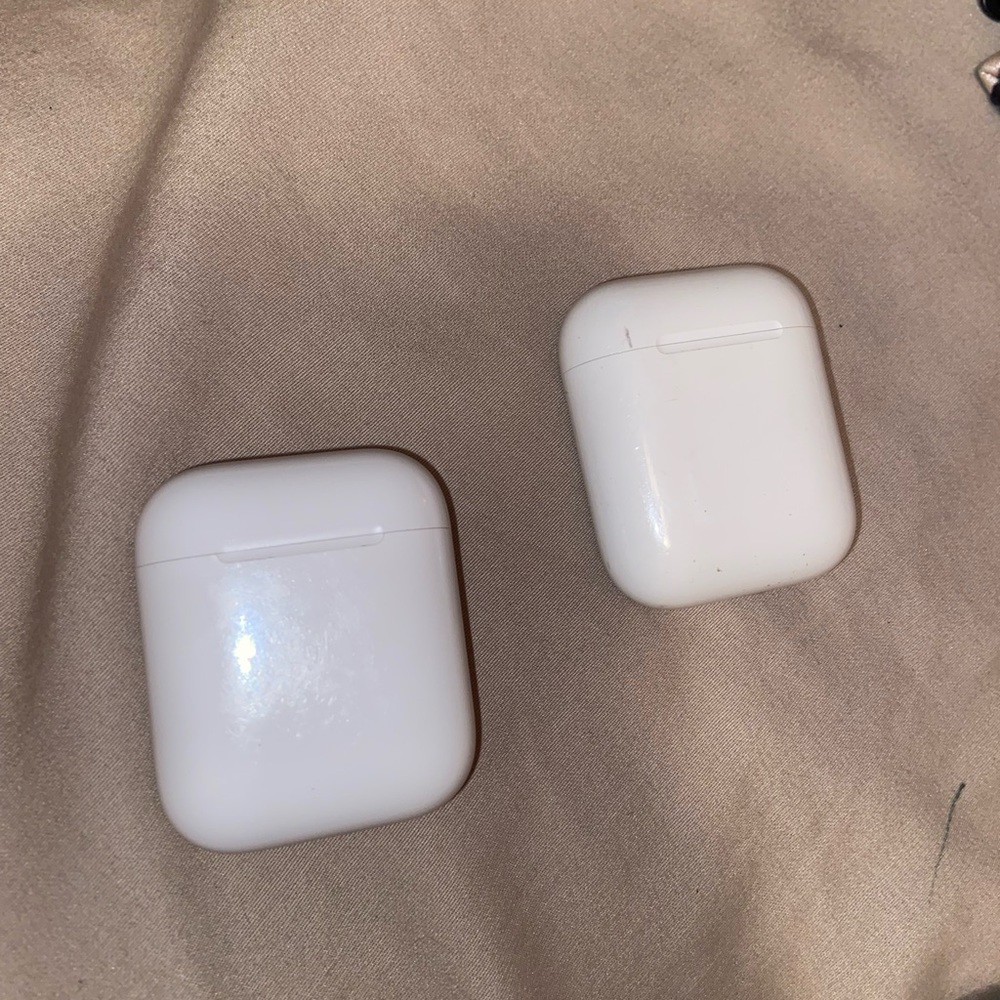 AirPods 1st generation only have the Right AirPod on both AirPods sets.